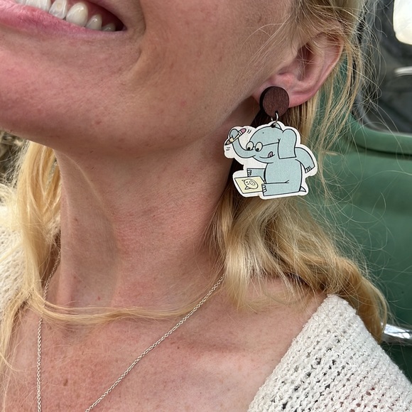 Mo Willems Elephant and Piggie Teacher Book Charcter Earrings - Picture 5 of 10
